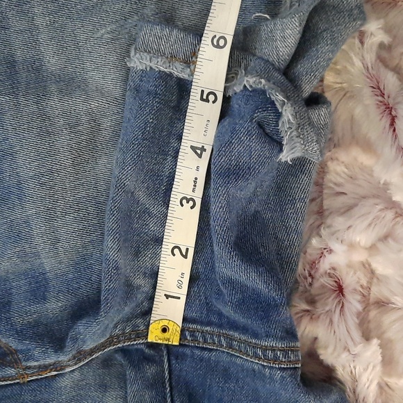 J.Crew Lite Wash 5 Pocket Cuffed Frayed Distressed Hem Denim Jean Shorts Size 27 - Picture 6 of 9